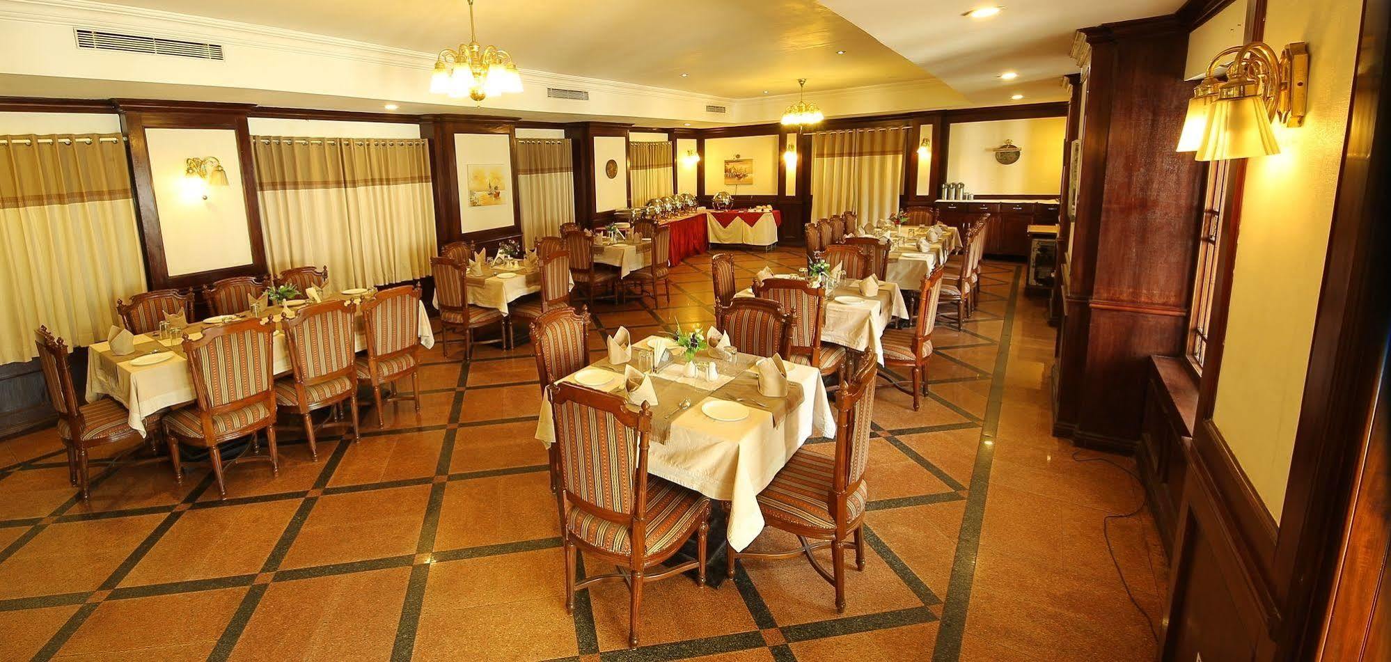 Ats Willingdon Hotel Kochi Kültér fotó